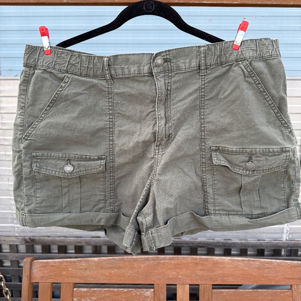 Time and Tru Womens Olive Drab Green Cargo Utility Shorts Size 20